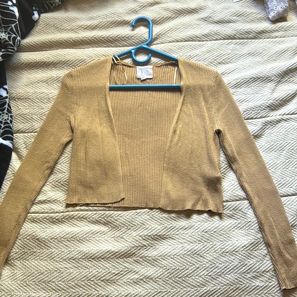 Selling a top cover or dress cover.